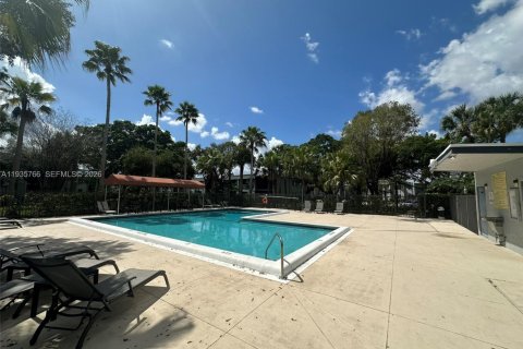 Condo in Weston, Florida, 2 bedrooms  № 2048475 - photo 15