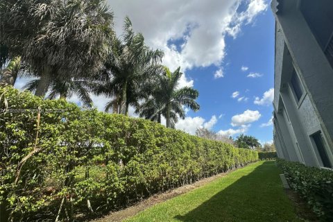 Condo in Weston, Florida, 2 bedrooms  № 2048475 - photo 12