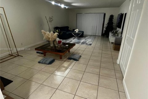 Condo in Weston, Florida, 2 bedrooms  № 2048475 - photo 5