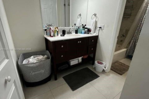 Condo in Weston, Florida, 2 bedrooms  № 2048475 - photo 7