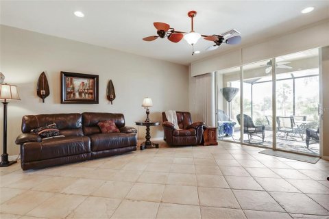 House in Wimauma, Florida 3 bedrooms, 141.12 sq.m. № 2378142 - photo 6