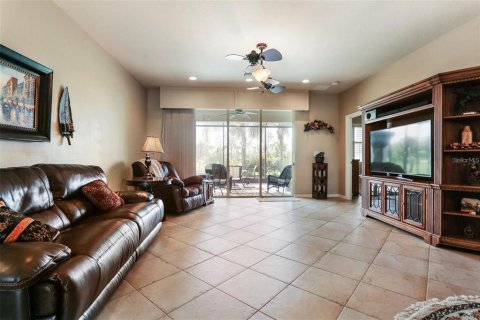 House in Wimauma, Florida 3 bedrooms, 141.12 sq.m. № 2378142 - photo 5