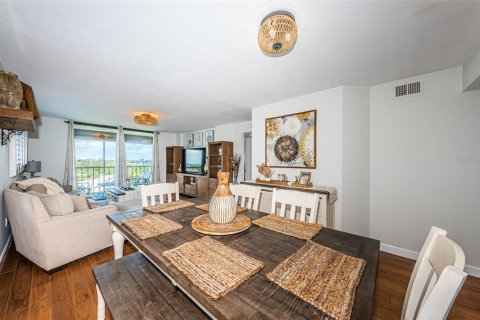 Condo in South Pasadena, Florida, 2 bedrooms  № 1793986 - photo 16