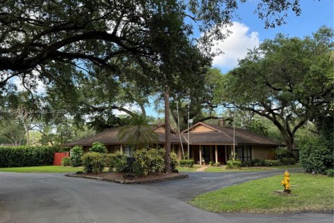 Купить виллу или дом в Дания-Бич, Флорида 5 спален, 292.46м2, № 1959958 - фото 2