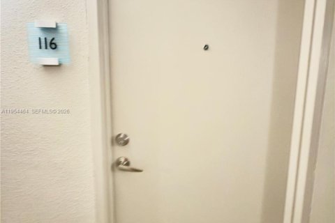 Condominio en alquiler en Hollywood, Florida, 1 dormitorio, 84.17 m2 № 2008350 - foto 4