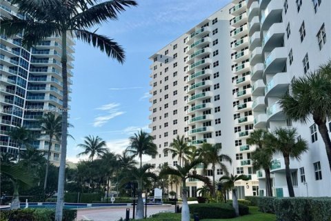 Condominio en alquiler en Hollywood, Florida, 1 dormitorio, 84.17 m2 № 2008350 - foto 25