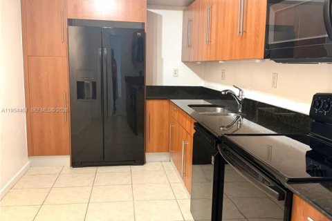 Condominio en alquiler en Hollywood, Florida, 1 dormitorio, 84.17 m2 № 2008350 - foto 5