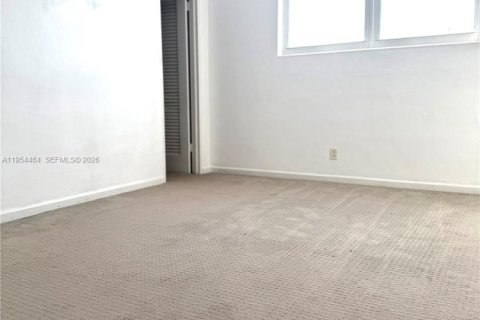 Condominio en alquiler en Hollywood, Florida, 1 dormitorio, 84.17 m2 № 2008350 - foto 8