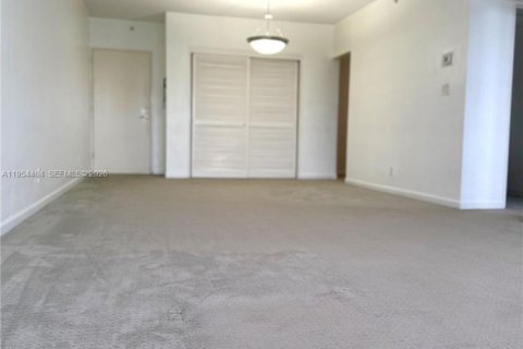 Condominio en alquiler en Hollywood, Florida, 1 dormitorio, 84.17 m2 № 2008350 - foto 12