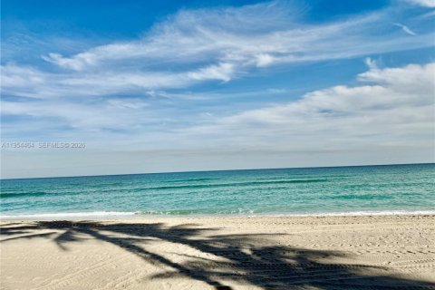 Condominio en alquiler en Hollywood, Florida, 1 dormitorio, 84.17 m2 № 2008350 - foto 21