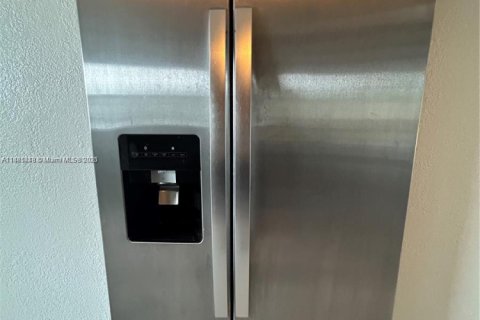 Villa ou maison à vendre à Hollywood, Floride: 4 chambres, 119.75 m2 № 1953083 - photo 16