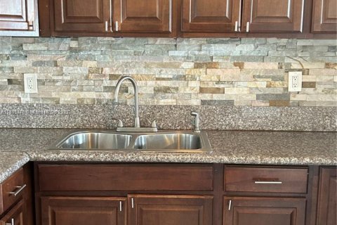 Villa ou maison à vendre à Hollywood, Floride: 4 chambres, 119.75 m2 № 1953083 - photo 18