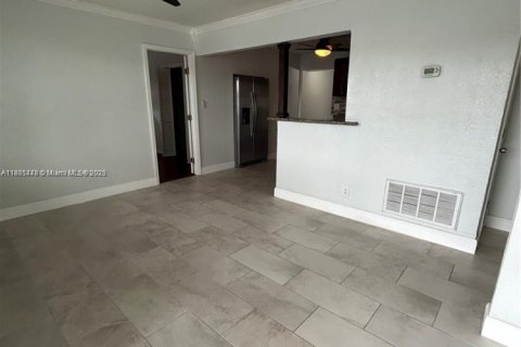 Villa ou maison à vendre à Hollywood, Floride: 4 chambres, 119.75 m2 № 1953083 - photo 5