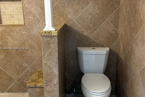 Villa ou maison à vendre à Hollywood, Floride: 4 chambres, 119.75 m2 № 1953083 - photo 14