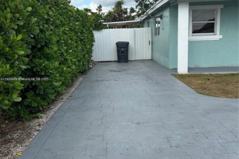 Villa ou maison à vendre à Hollywood, Floride: 4 chambres, 119.75 m2 № 1953083 - photo 3