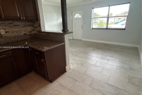 Villa ou maison à vendre à Hollywood, Floride: 4 chambres, 119.75 m2 № 1953083 - photo 7