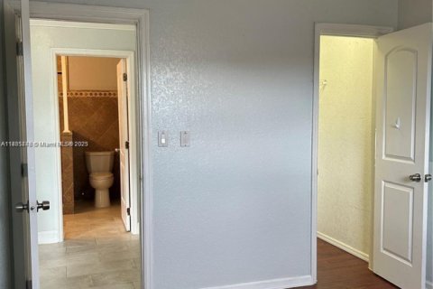 Villa ou maison à vendre à Hollywood, Floride: 4 chambres, 119.75 m2 № 1953083 - photo 9