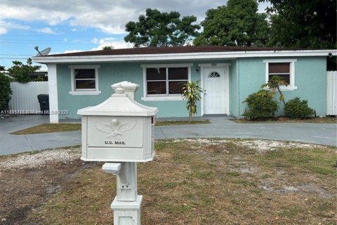 Villa ou maison à vendre à Hollywood, Floride: 4 chambres, 119.75 m2 № 1953083 - photo 4