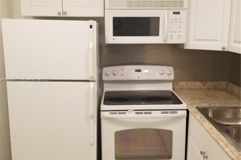 Condo in Deerfield Beach, Florida, 1 bedroom  № 1857516 - photo 15