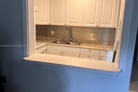 Condo in Deerfield Beach, Florida, 1 bedroom  № 1857516 - photo 9