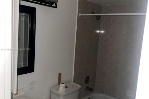 Condo in Deerfield Beach, Florida, 1 bedroom  № 1857516 - photo 12