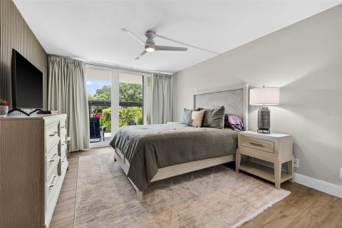 Condo in Belleair, Florida, 3 bedrooms № 2116193 - photo 21