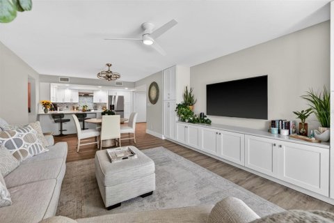 Condo in Belleair, Florida, 3 bedrooms № 2116193 - photo 4
