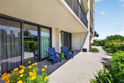 Condo in Belleair, Florida, 3 bedrooms № 2116193 - photo 24