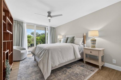 Condo in Belleair, Florida, 3 bedrooms № 2116193 - photo 12