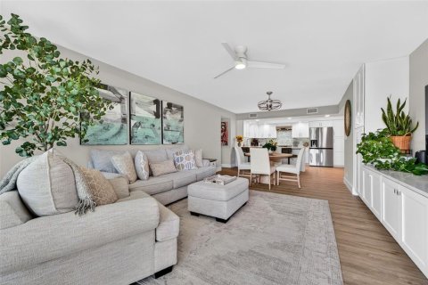 Condo in Belleair, Florida, 3 bedrooms № 2116193 - photo 3