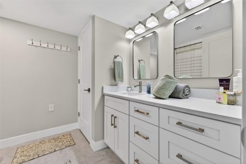 Condo in Belleair, Florida, 3 bedrooms № 2116193 - photo 16