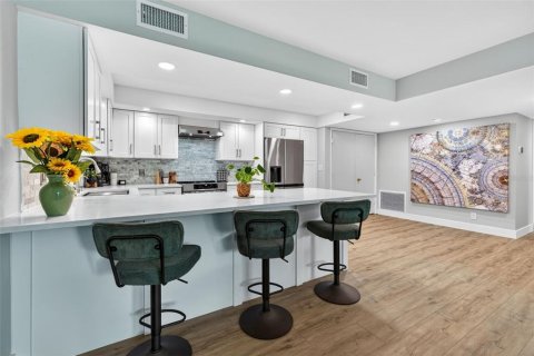 Condo in Belleair, Florida, 3 bedrooms № 2116193 - photo 5