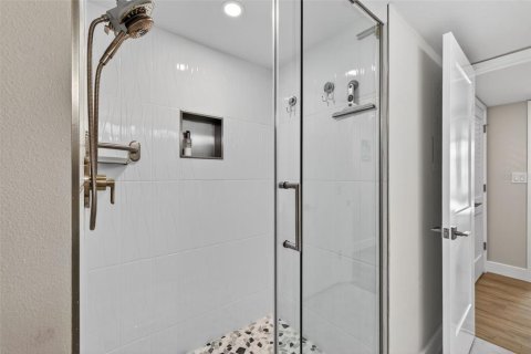 Condo in Belleair, Florida, 3 bedrooms № 2116193 - photo 14
