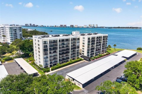 Condo in Belleair, Florida, 3 bedrooms № 2116193