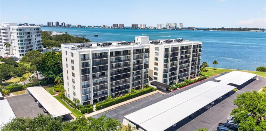 Condo in Belleair, Florida, 3 bedrooms № 2116193