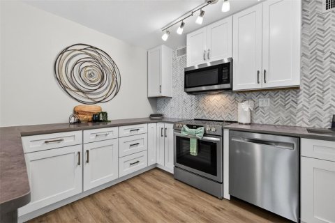 Condo in Belleair, Florida, 3 bedrooms № 2116193 - photo 18