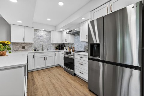Condo in Belleair, Florida, 3 bedrooms № 2116193 - photo 7