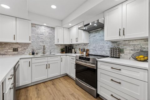 Condo in Belleair, Florida, 3 bedrooms № 2116193 - photo 8