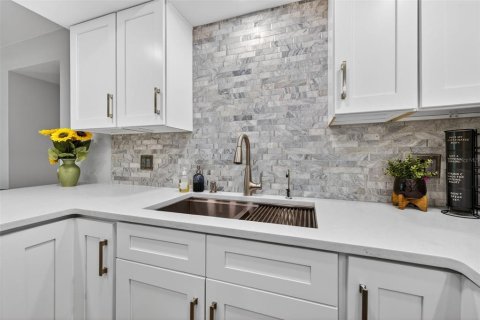 Condo in Belleair, Florida, 3 bedrooms № 2116193 - photo 9