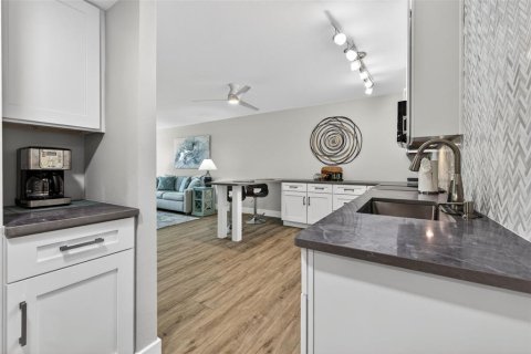 Condo in Belleair, Florida, 3 bedrooms № 2116193 - photo 19