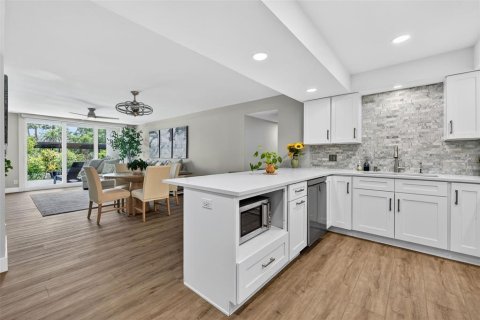 Condo in Belleair, Florida, 3 bedrooms № 2116193 - photo 10