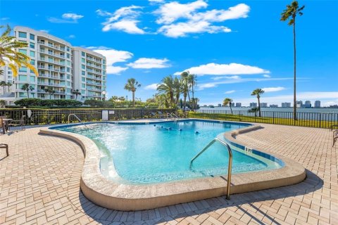 Condo in Belleair, Florida, 3 bedrooms № 2116193 - photo 27