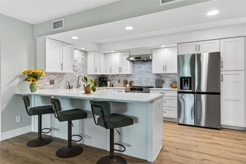 Condo in Belleair, Florida, 3 bedrooms № 2116193 - photo 6