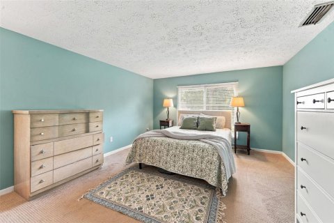 House in Tampa, Florida 4 bedrooms, 172.15 sq.m. № 2398714 - photo 19