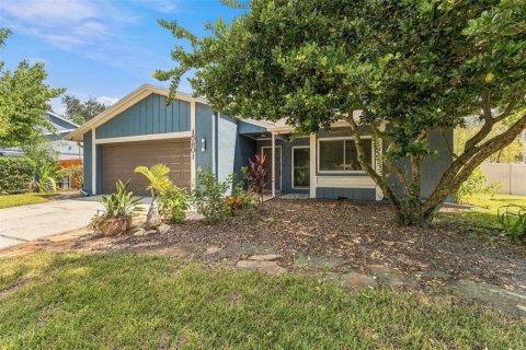 House in Tampa, Florida 4 bedrooms, 172.15 sq.m. № 2398714 - photo 4