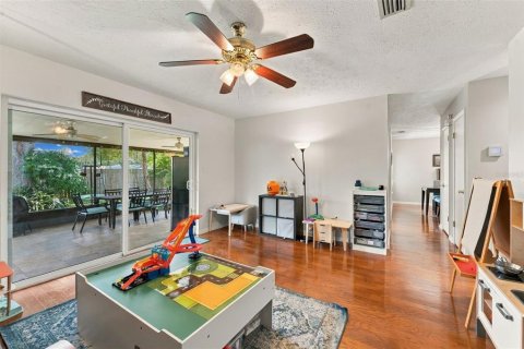 House in Tampa, Florida 4 bedrooms, 172.15 sq.m. № 2398714 - photo 15
