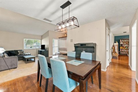 House in Tampa, Florida 4 bedrooms, 172.15 sq.m. № 2398714 - photo 12