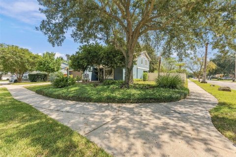 House in Tampa, Florida 4 bedrooms, 172.15 sq.m. № 2398714 - photo 3