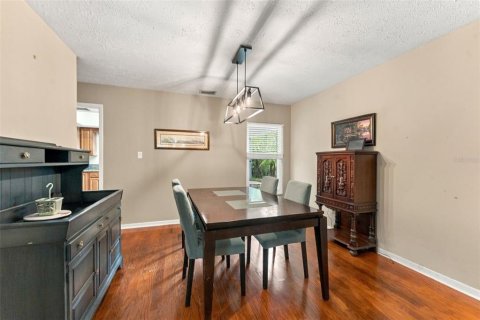 House in Tampa, Florida 4 bedrooms, 172.15 sq.m. № 2398714 - photo 11