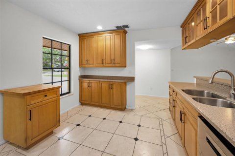 House in Palm Harbor, Florida 3 bedrooms, 135.54 sq.m. № 1773717 - photo 13
